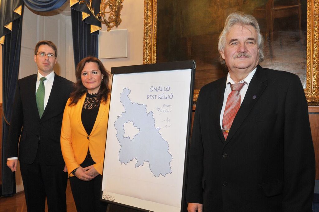 Önálló lett Pest megye Turóczy László, Vitályos Eszter, Szabó István