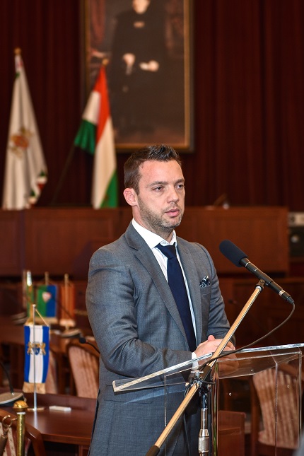 dr. Szeneczey Balázs főpolgármester-helyettes (Fővárosi Önkormányzat)) a Holnap városáért Díjátadón