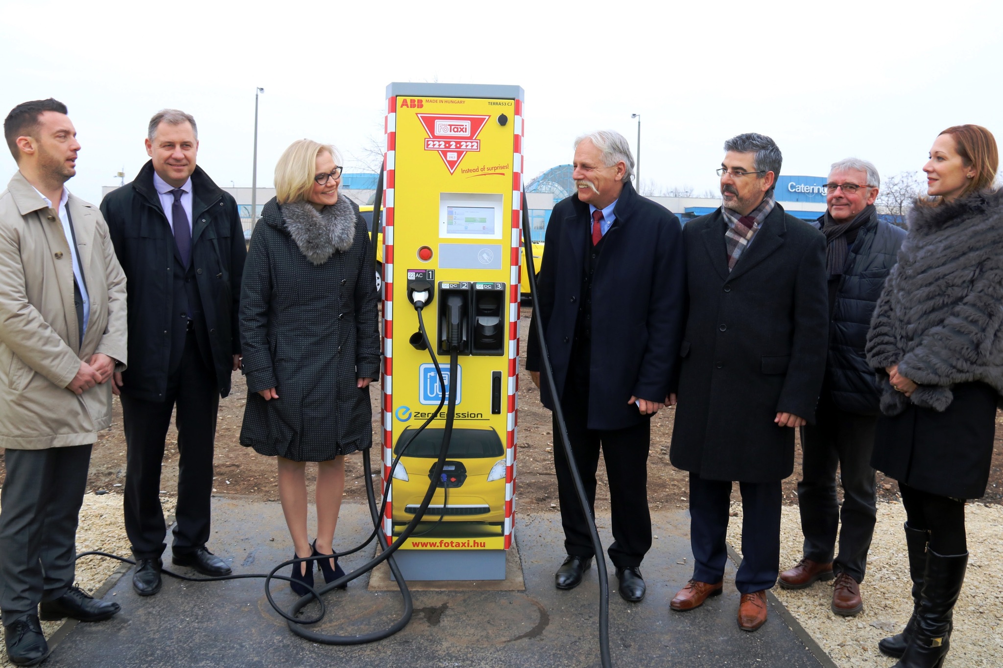 E-autó töltőállomás a Liszt Ferenc repülőtéren E-autó töltőállomás a Liszt Ferenc repülőtéren