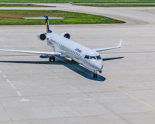 Repülővel érkezik az élelmiszer Nagy-Britanniába Élelmiszer érkezik Nagy Britanniába