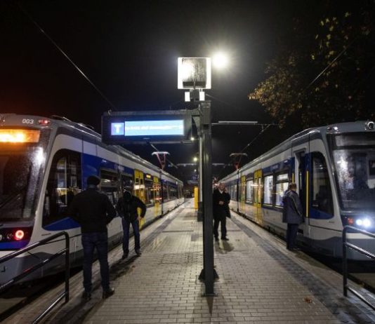 Elindult a vasútvillamos Hódmezővásárhelyről Szegedre vasútvillamos Hódmezővásárhelyről Szegedre (Fotó: Rosta Tibor)