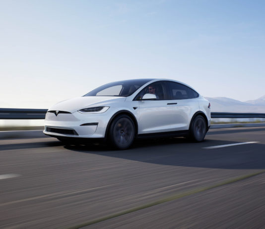 A napelemes Tesla lehet a jövő elektromos autója Tesla