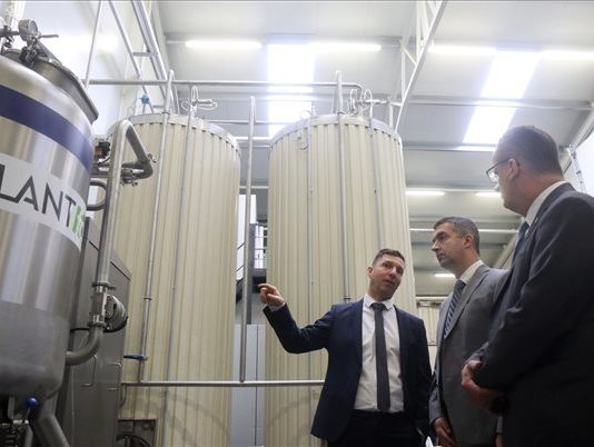 Új KAP-stratégia: fenntarthatóság és a magyar gazdák érdekei együtt Lombtrágya és növénykondicionáló üzemet adtak át Beszterecen (Fotó: Vajda Bence/MT)